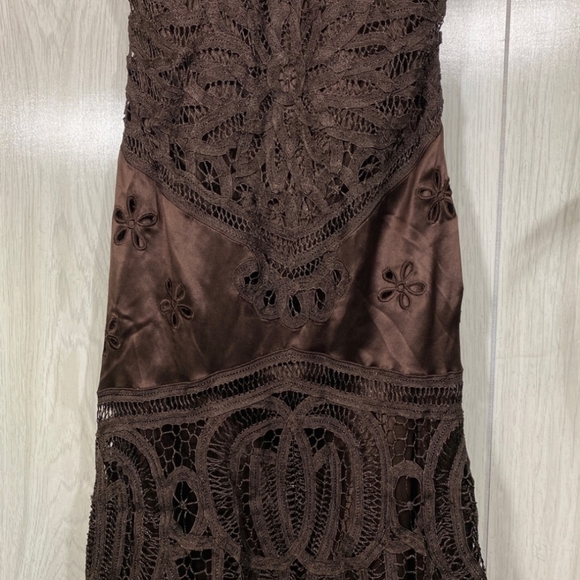 Sue Wong brown halter crochet cutout floral gown, Size 2 - Picture 4 of 15